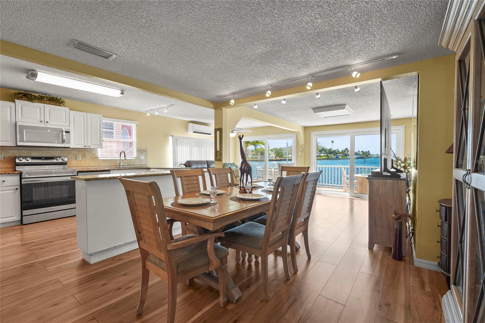 Image 17 of 91 For 33 Starboard Drive