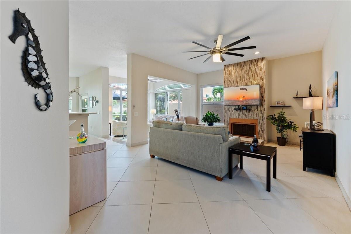 Image 7 of 70 For 7349 Regina Royale  13