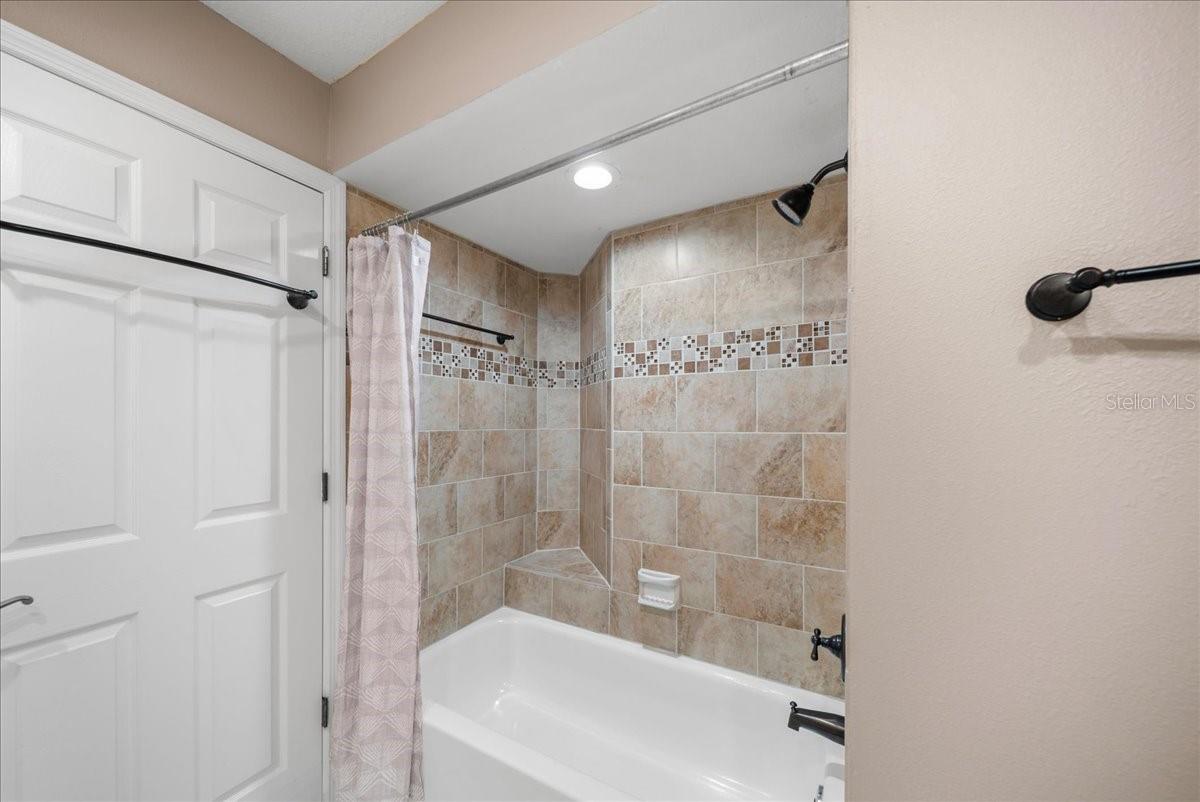 Image 17 of 49 For 4321 Presidential Avenue Circle E