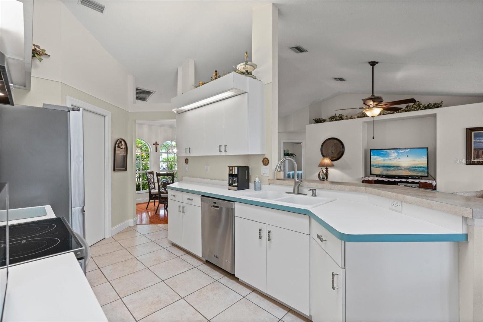 Image 18 of 38 For 6837 67th Street Circle E