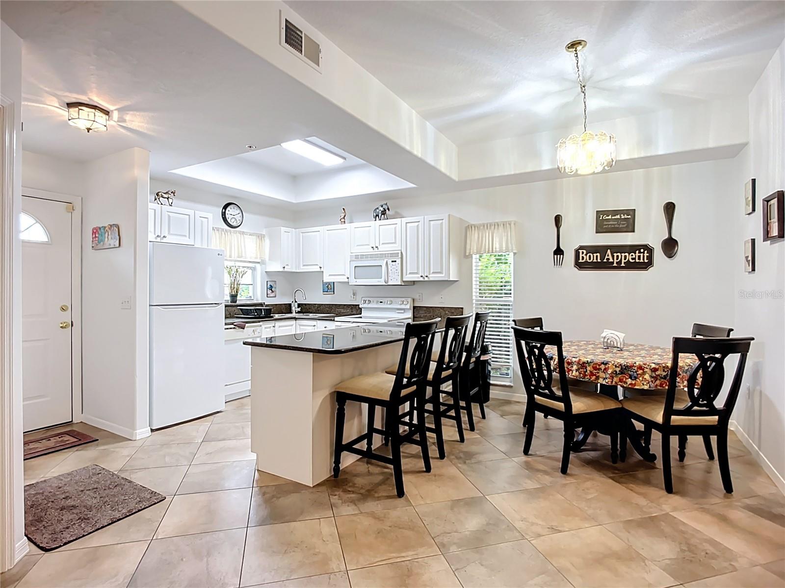 Image 17 of 51 For 8330 Glenrose Way 1610