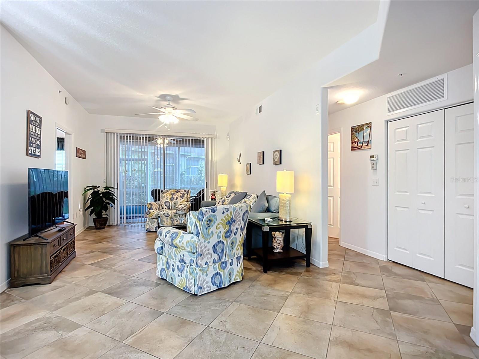 Image 18 of 51 For 8330 Glenrose Way 1610