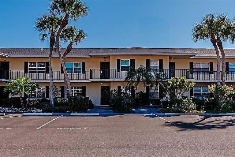 Image 18 of 18 For 6999 Country Club Drive N 124