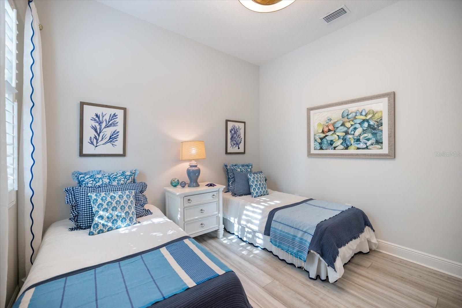 Image 37 of 91 For 26651 Raphis Royale Boulevard