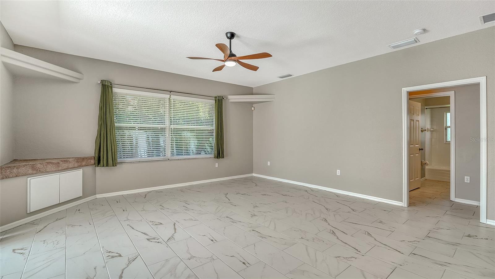 Image 15 of 36 For 4010 Green Tree Avenue