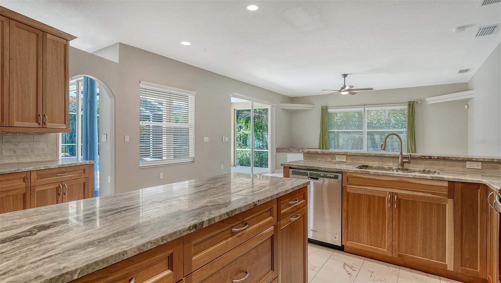 Image 18 of 36 For 4010 Green Tree Avenue