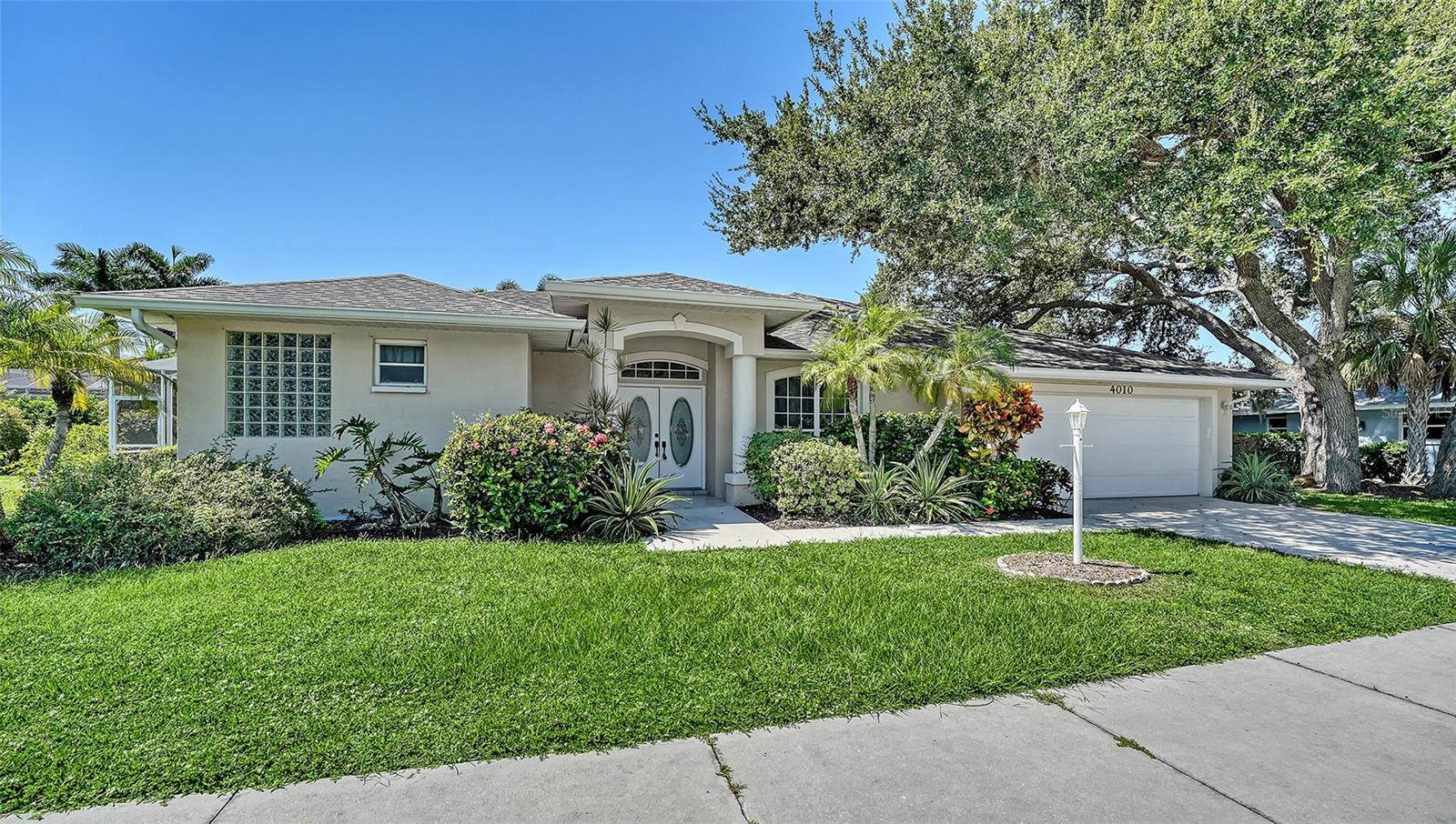 Image 2 of 36 For 4010 Green Tree Avenue