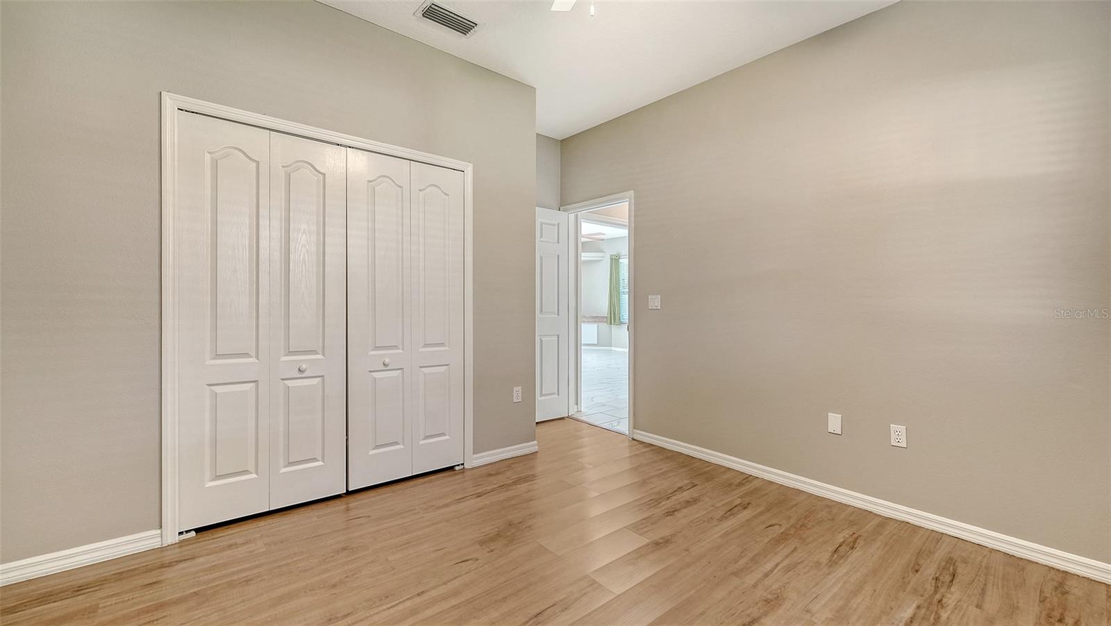 Image 30 of 36 For 4010 Green Tree Avenue