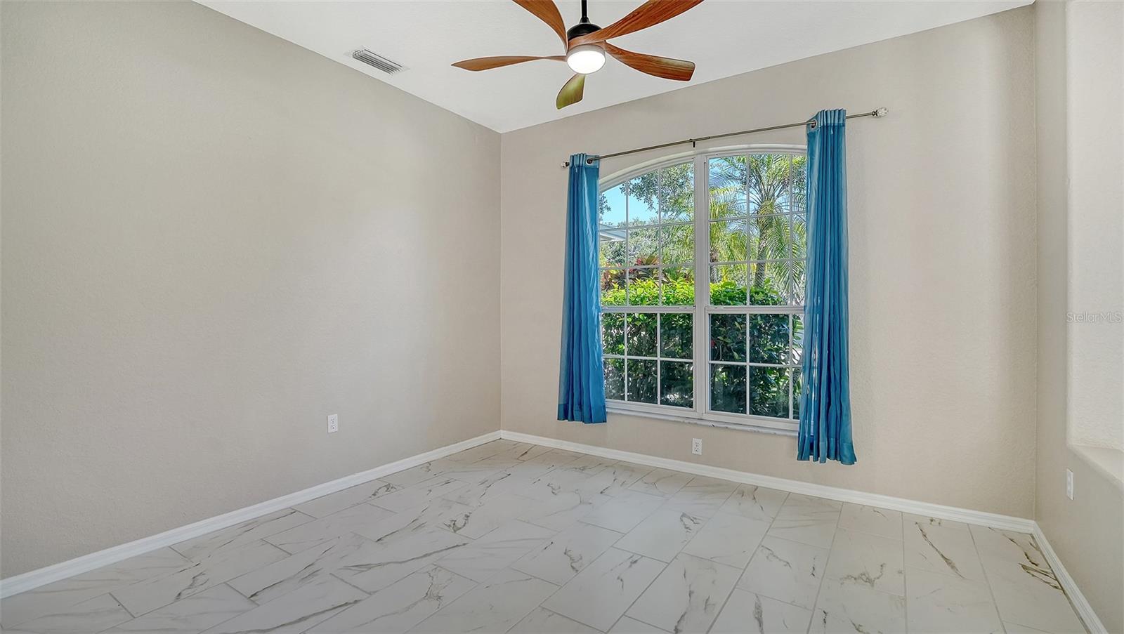 Image 6 of 36 For 4010 Green Tree Avenue