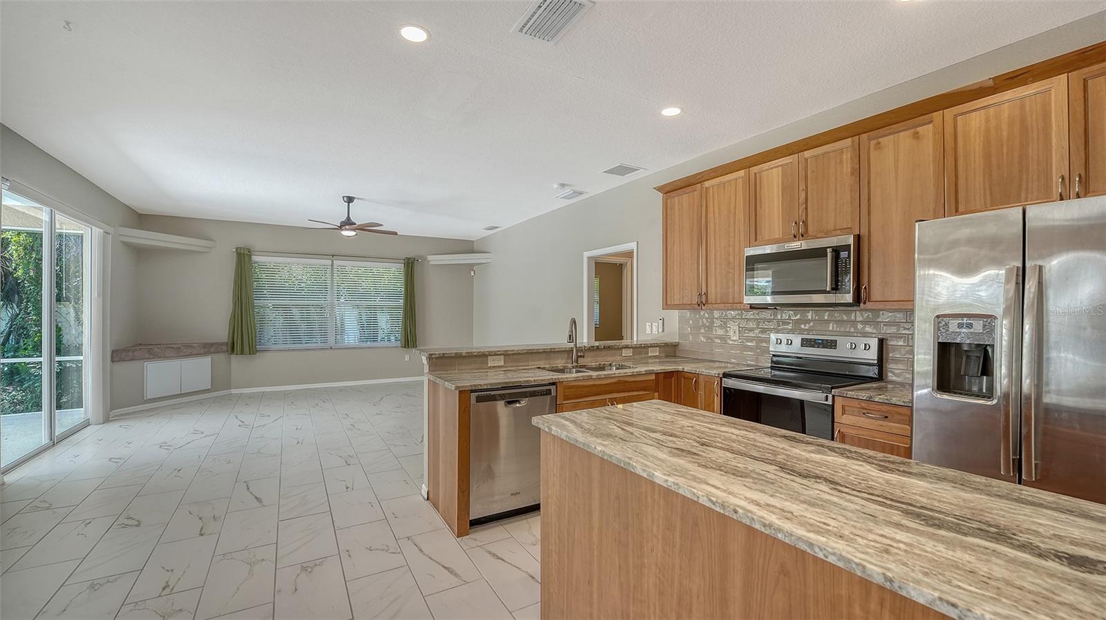 Image 9 of 36 For 4010 Green Tree Avenue