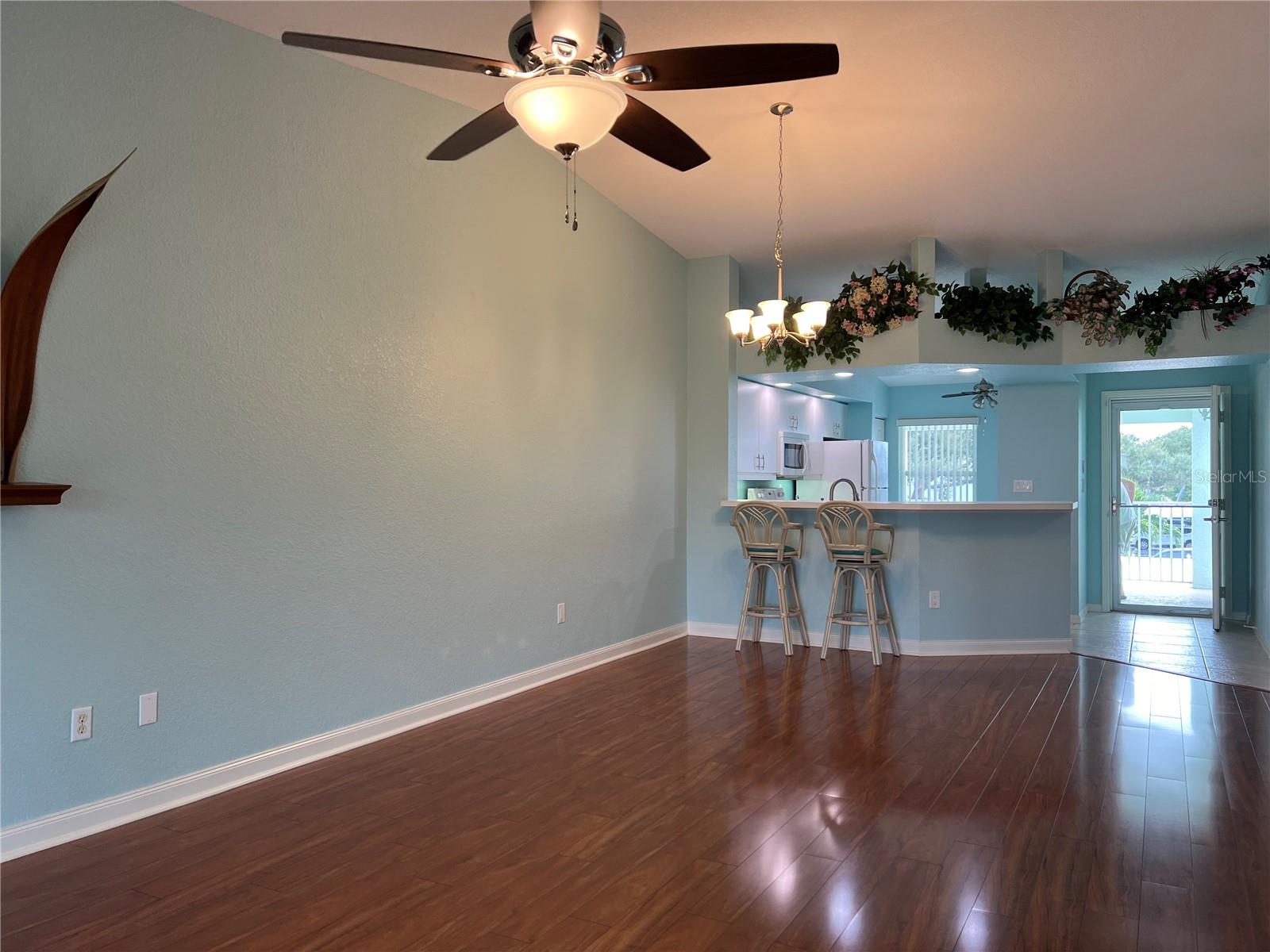 Image 11 of 41 For 5725 Greenwood Avenue 6203
