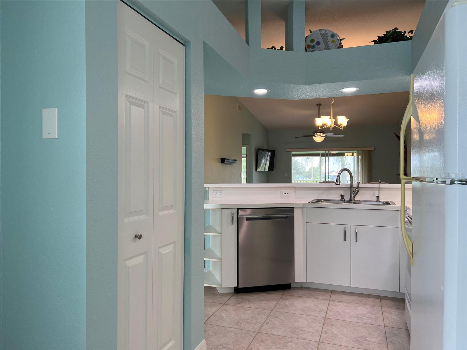 Image 13 of 41 For 5725 Greenwood Avenue 6203