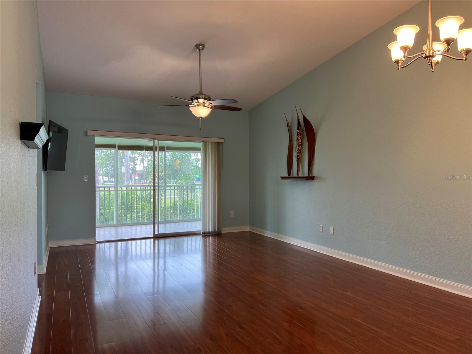 Image 5 of 41 For 5725 Greenwood Avenue 6203