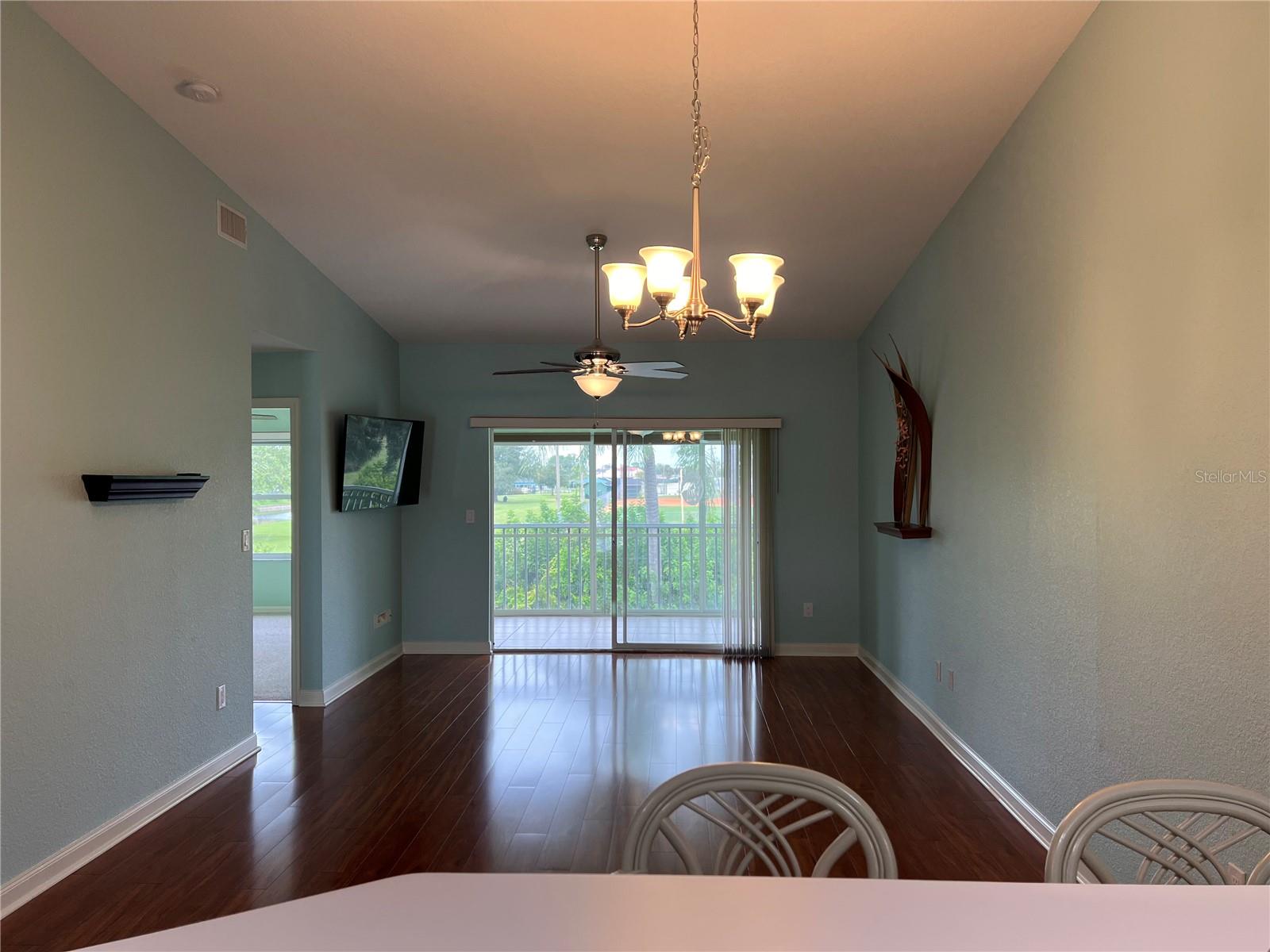 Image 8 of 41 For 5725 Greenwood Avenue 6203