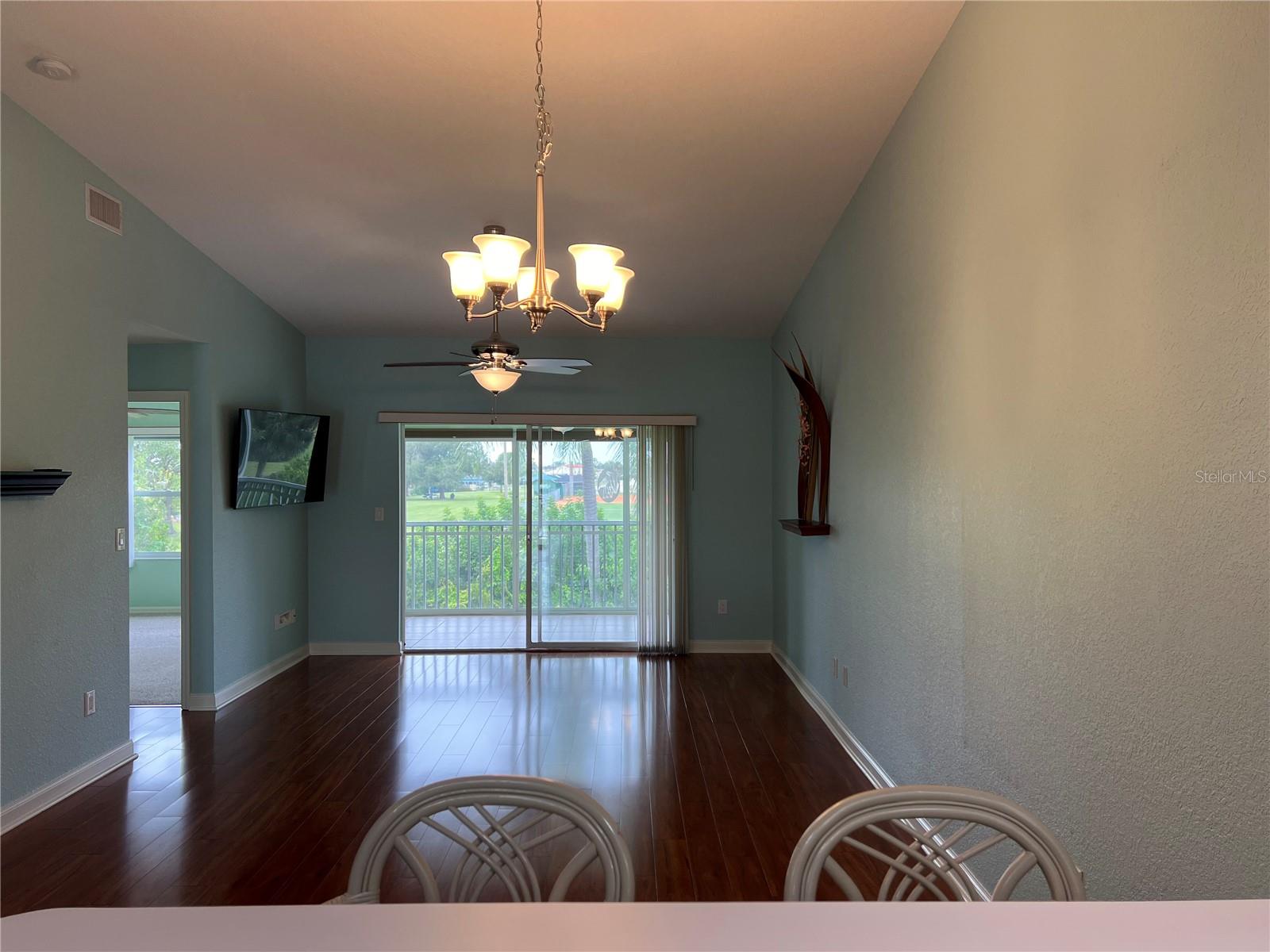 Image 9 of 41 For 5725 Greenwood Avenue 6203