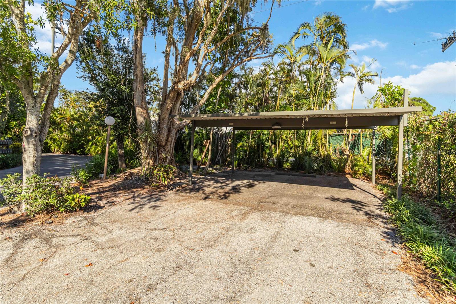 Image 27 of 31 For 1720 Glenhouse Drive 325