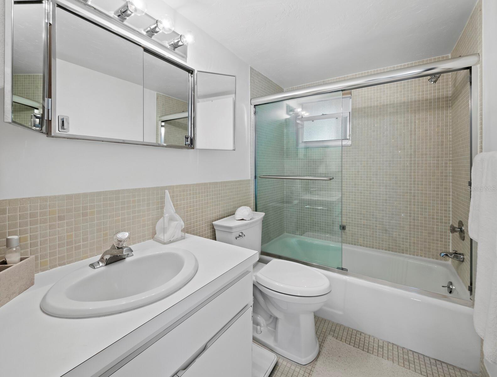 Image 9 of 52 For 4400 Exeter Drive 201