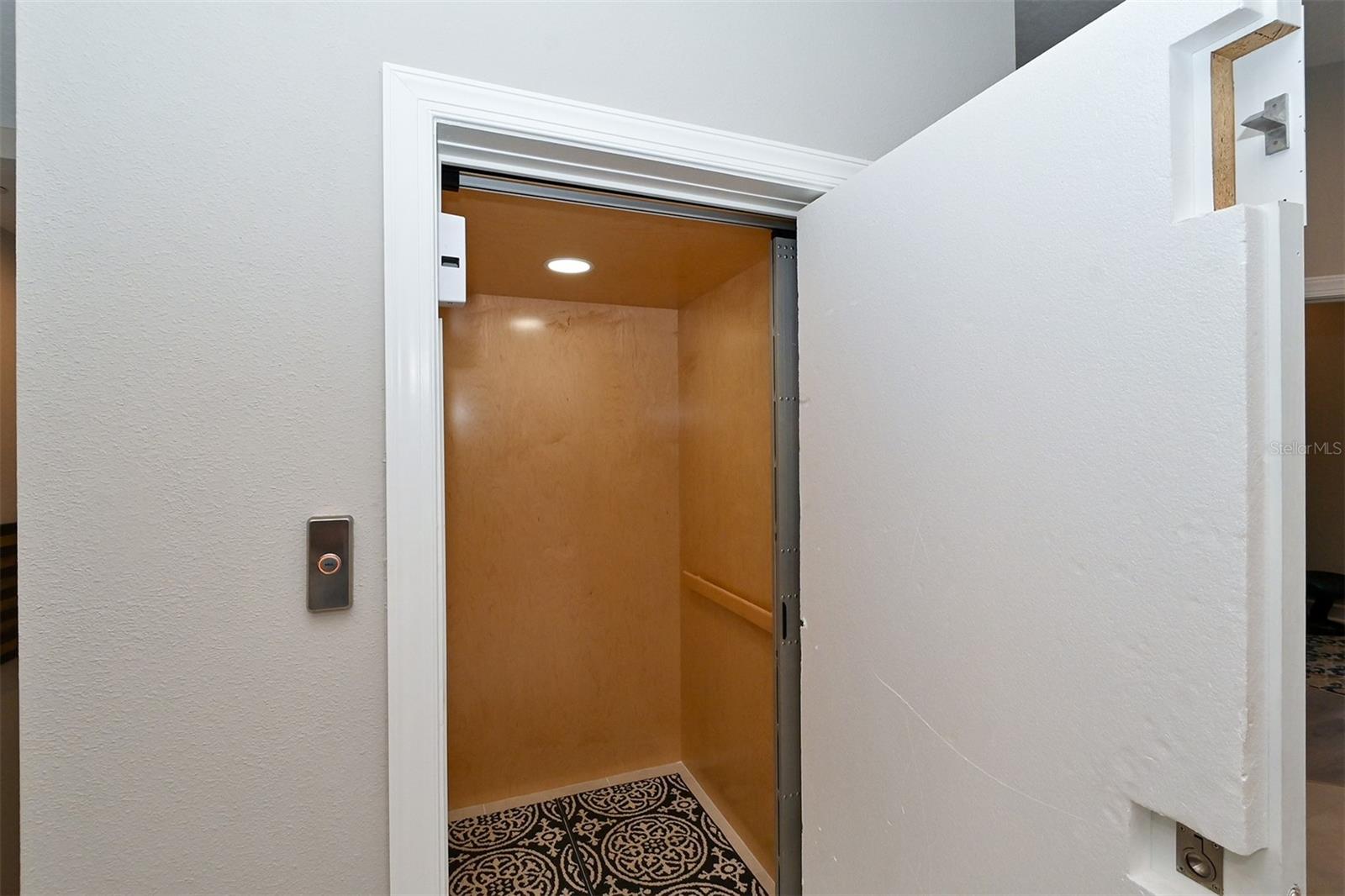 Image 44 of 71 For 5560 Cannes Circle 3-106