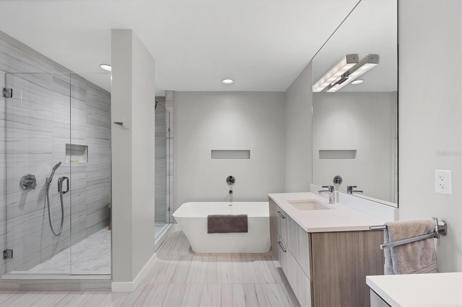 Image 22 of 69 For 300 Pineapple Avenue 302