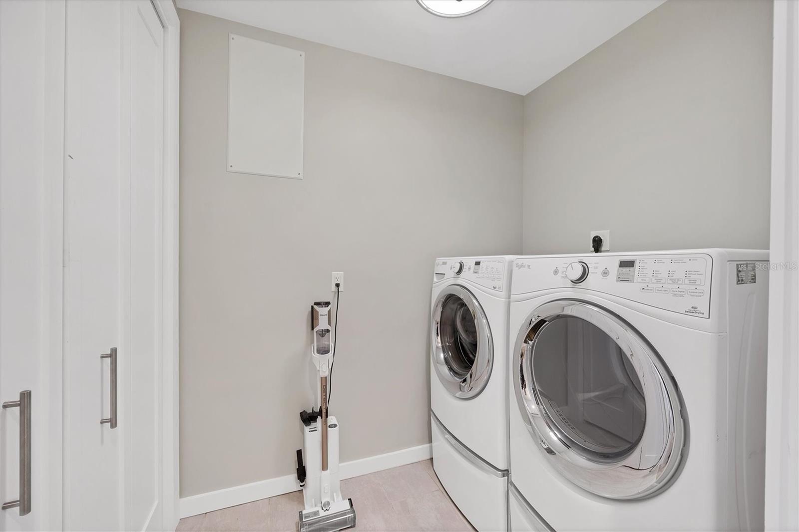 Image 37 of 69 For 300 Pineapple Avenue 302