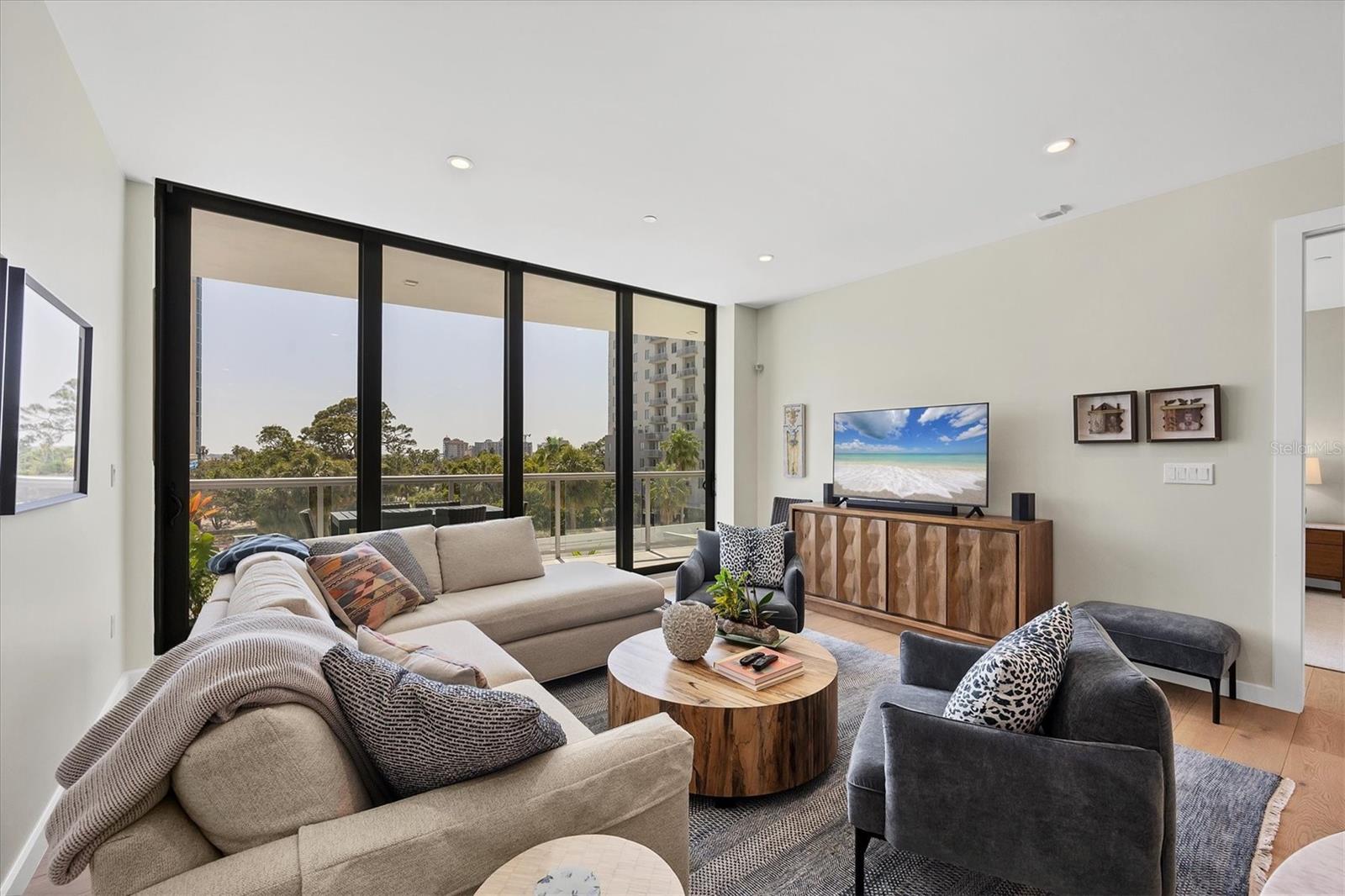 Image 4 of 69 For 300 Pineapple Avenue 302