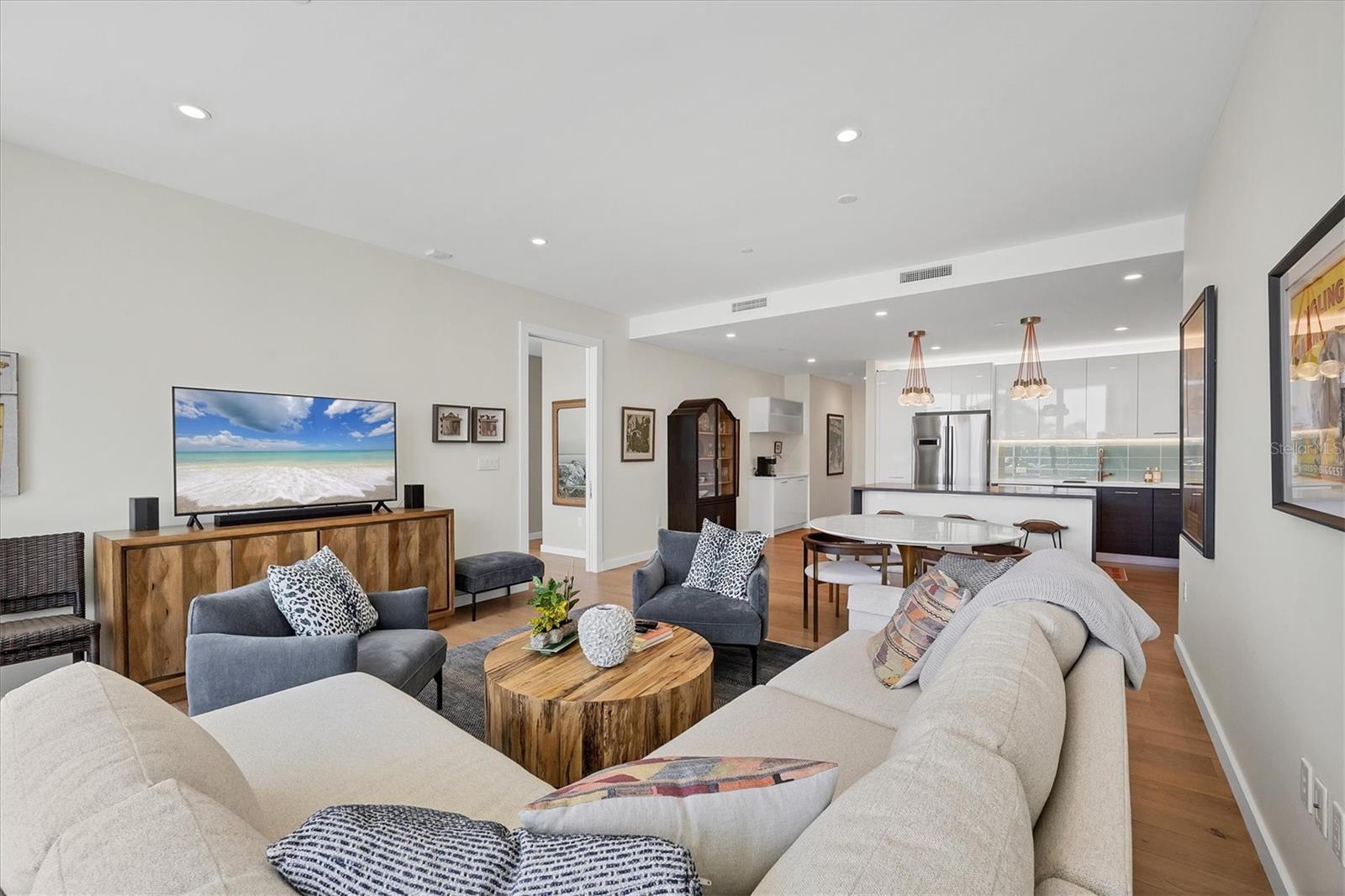 Image 5 of 69 For 300 Pineapple Avenue 302