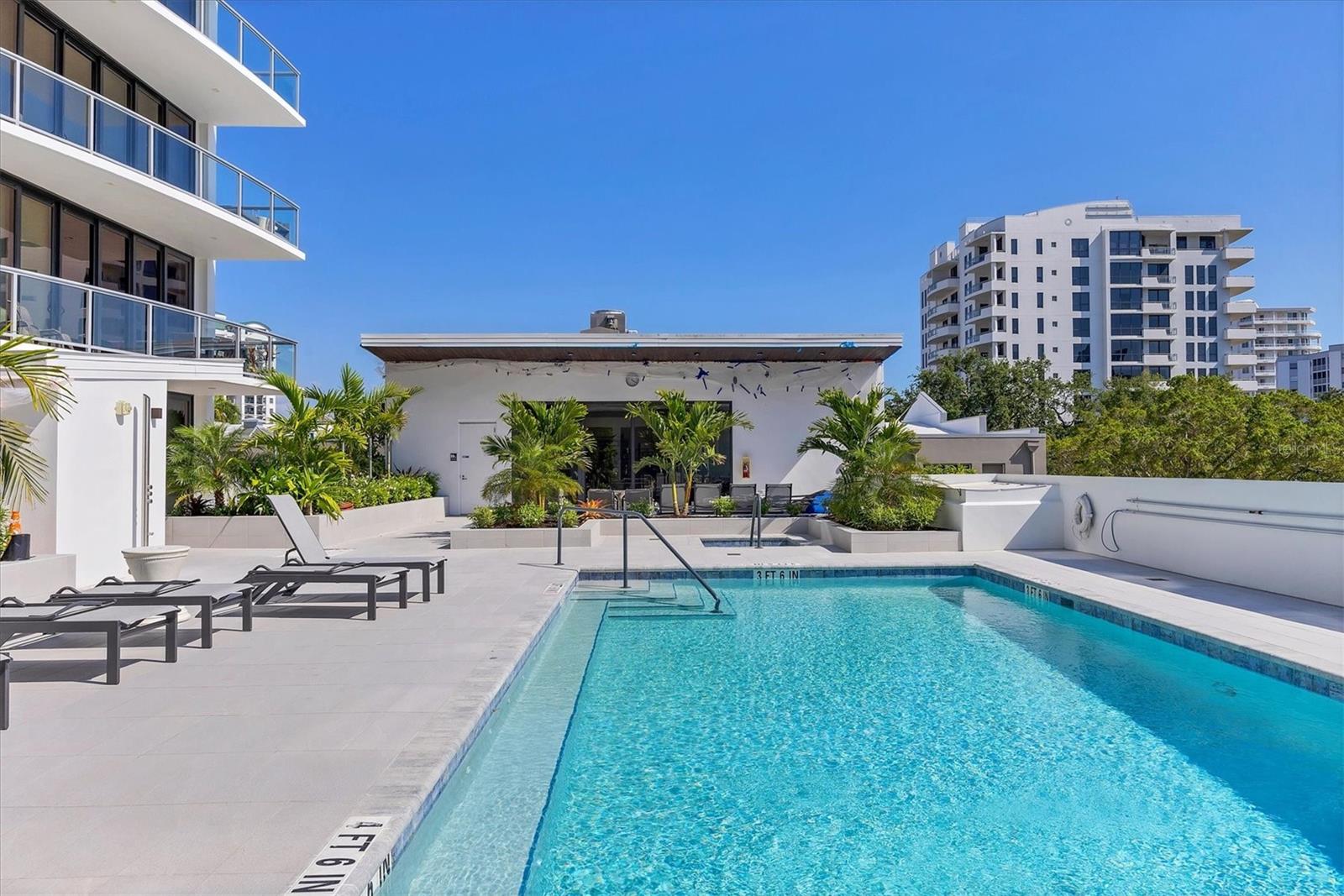 Image 52 of 69 For 300 Pineapple Avenue 302