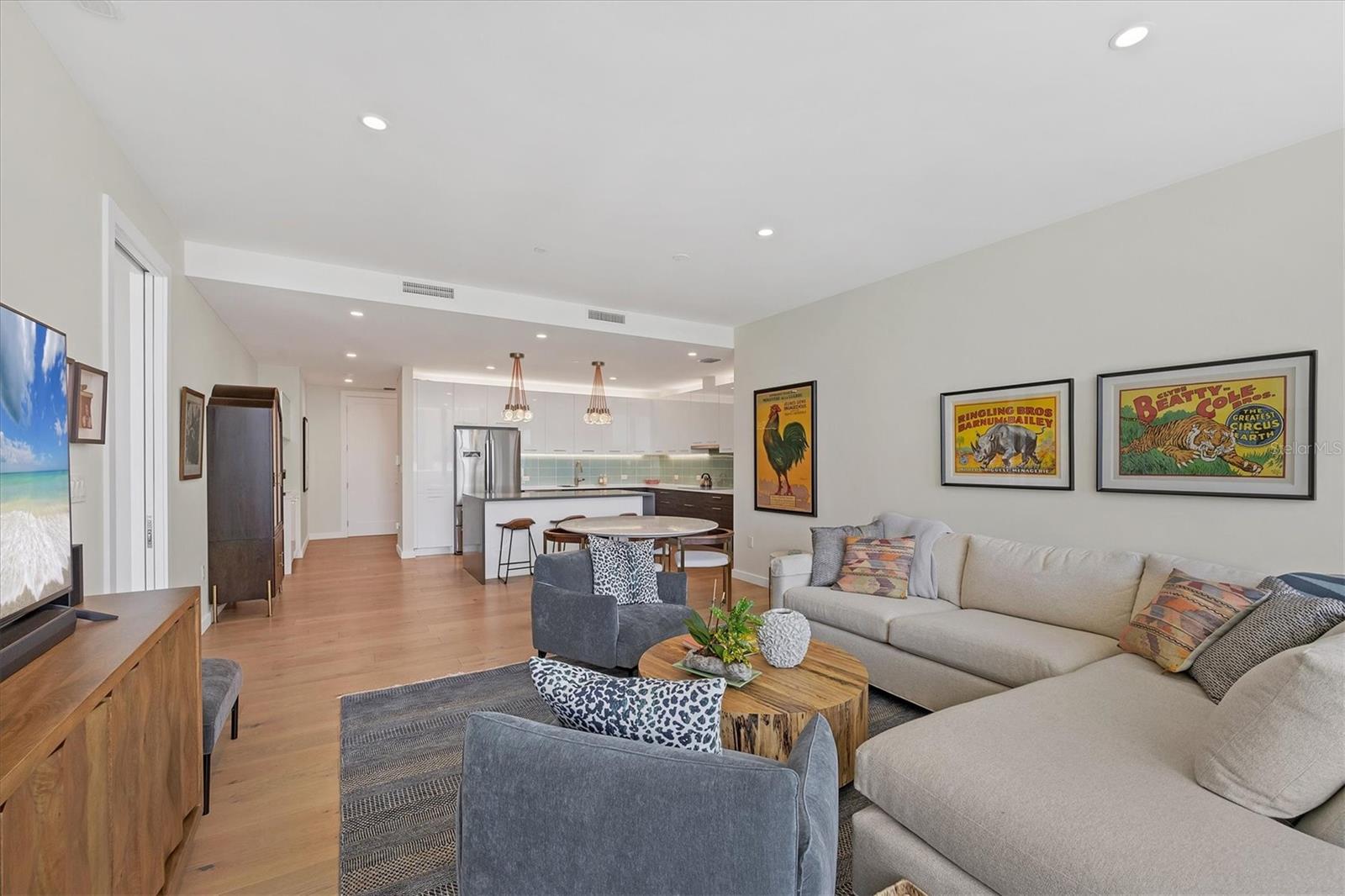 Image 6 of 69 For 300 Pineapple Avenue 302