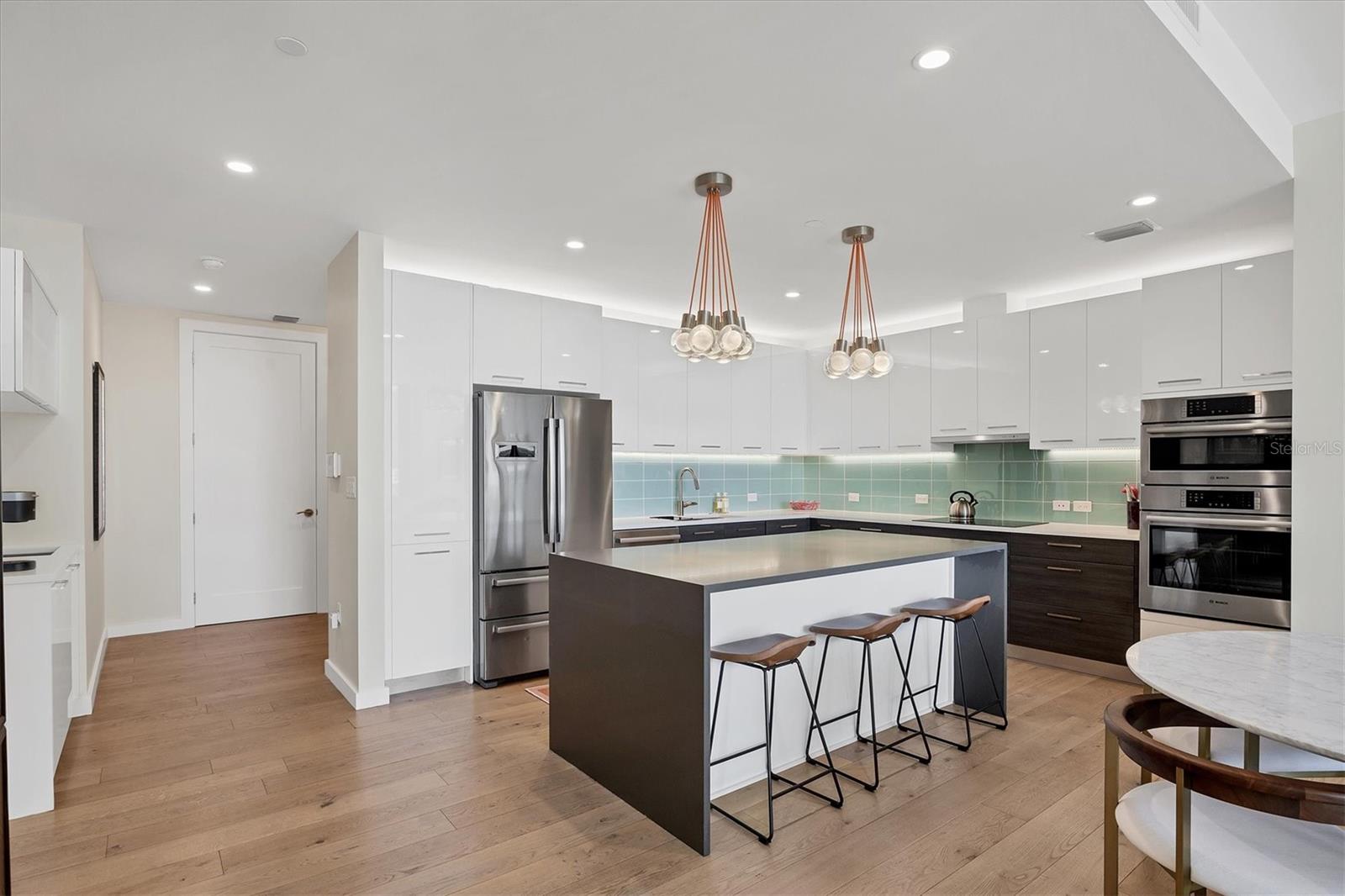 Image 7 of 69 For 300 Pineapple Avenue 302