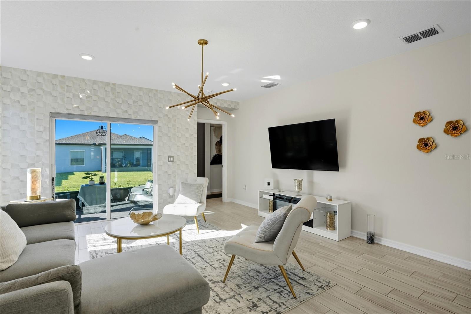 Image 9 of 49 For 16887 Fiesta Drive