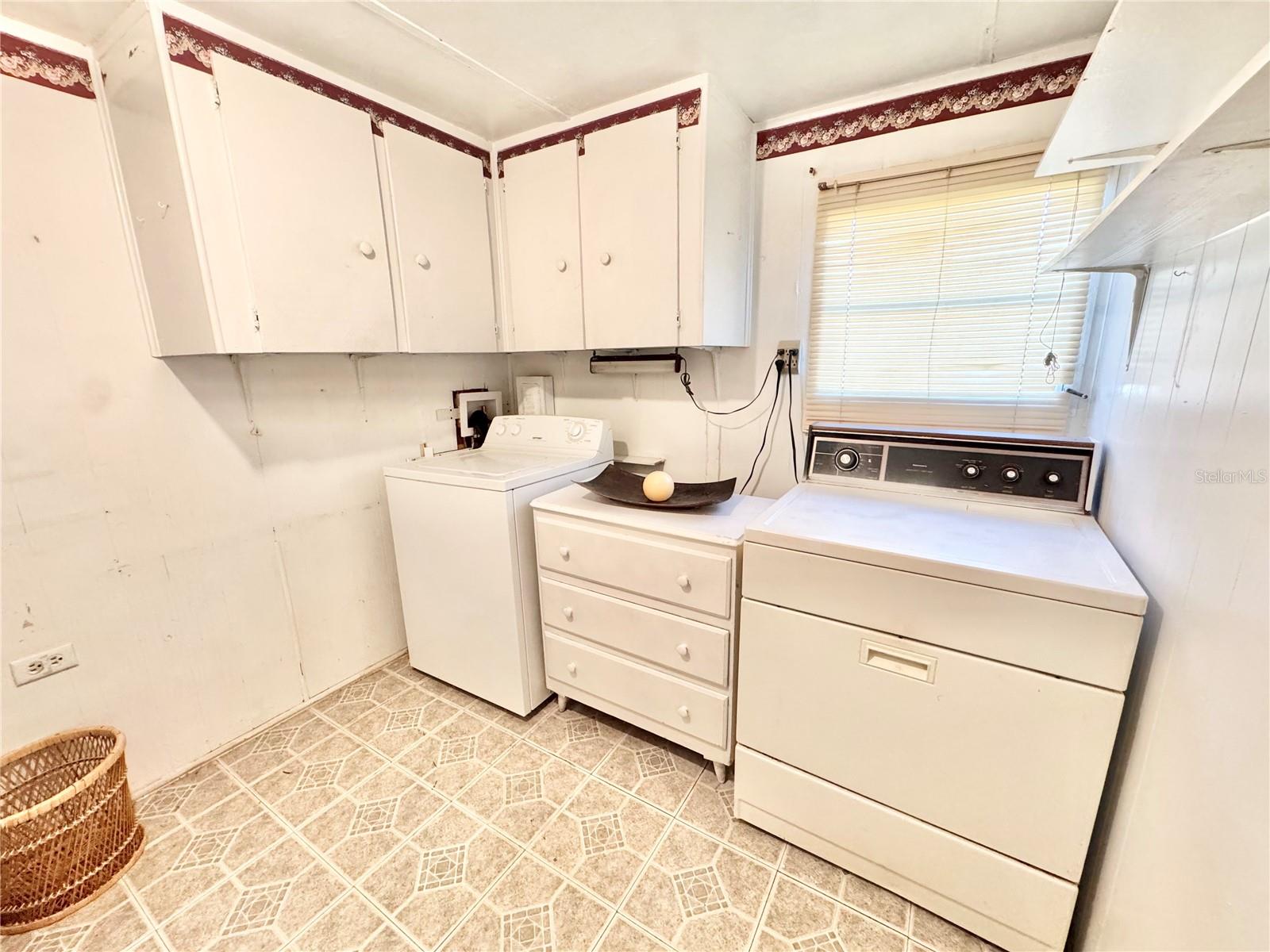 Image 13 of 34 For 130 Patricia Avenue 63