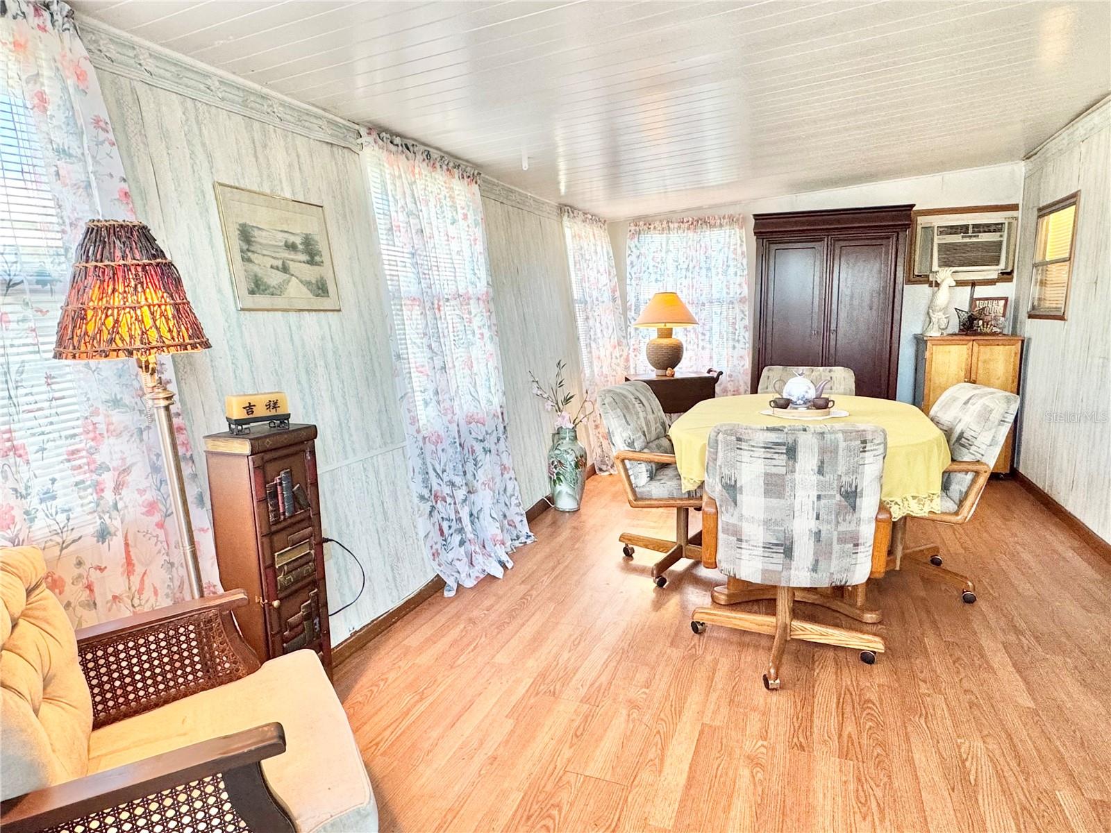 Image 3 of 34 For 130 Patricia Avenue 63