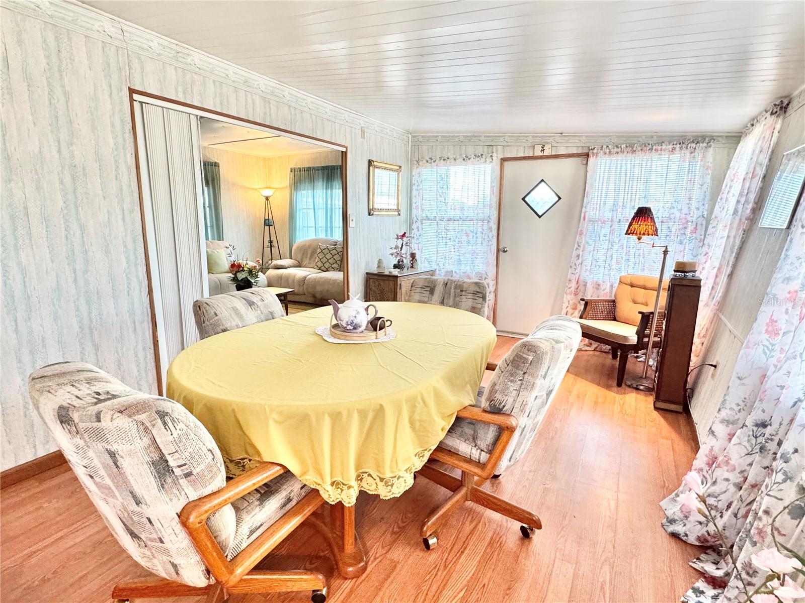 Image 4 of 34 For 130 Patricia Avenue 63