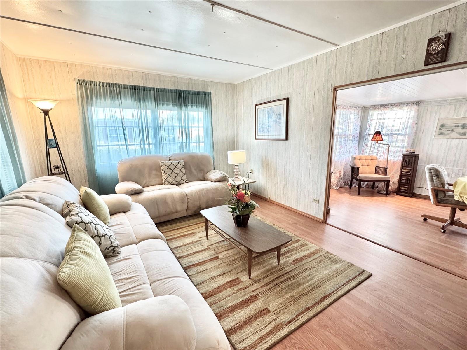 Image 5 of 34 For 130 Patricia Avenue 63