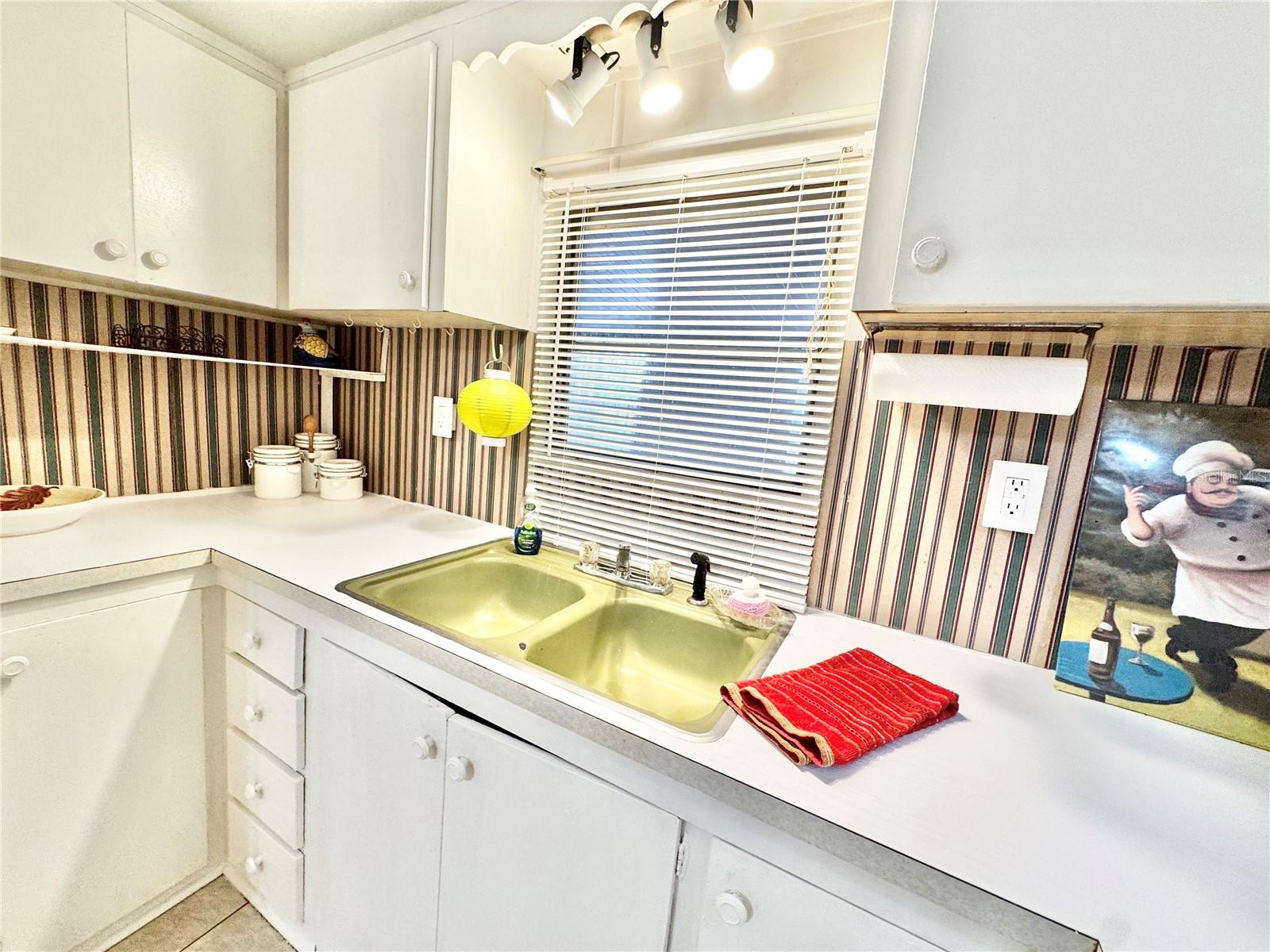 Image 8 of 34 For 130 Patricia Avenue 63