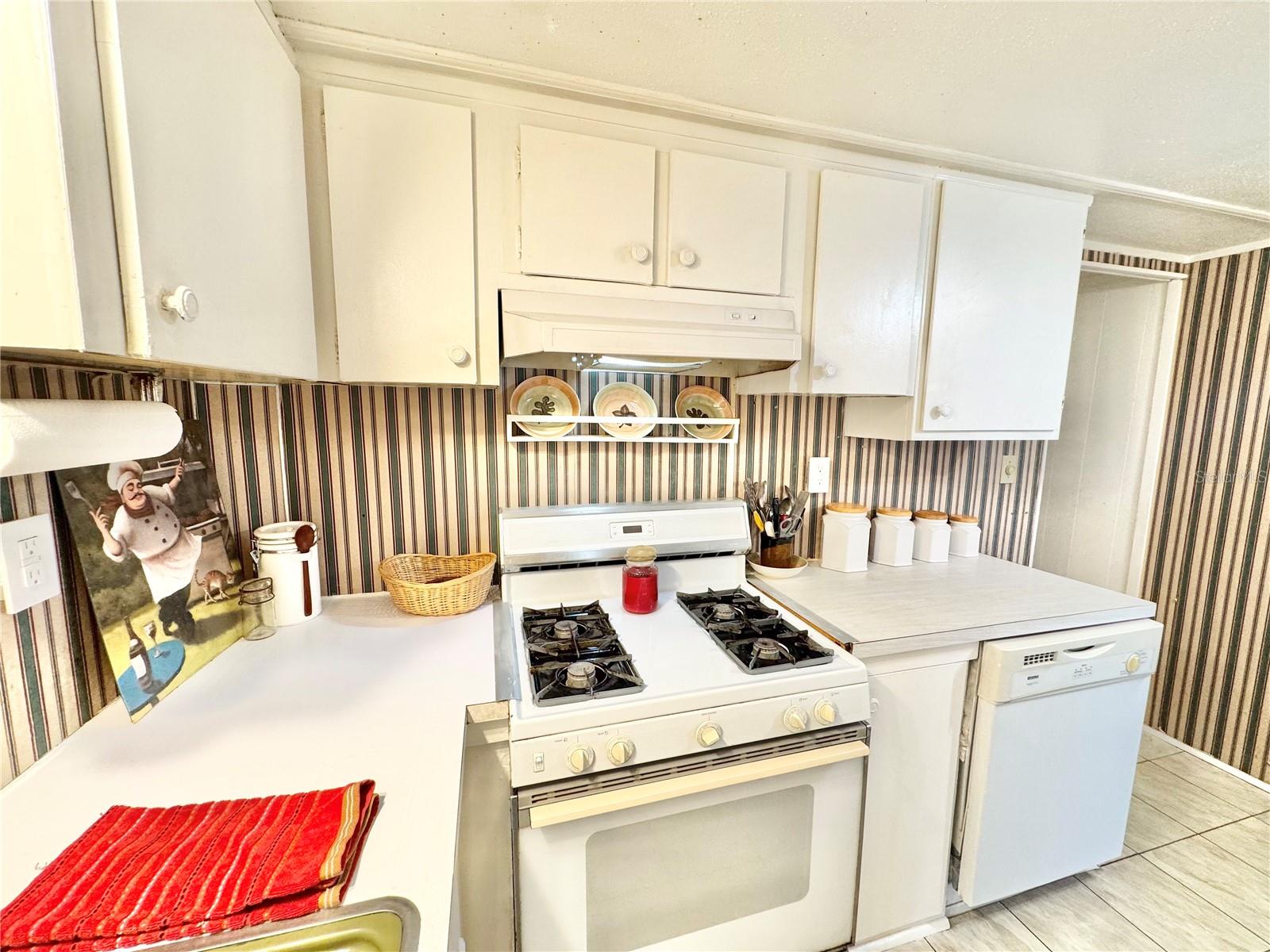 Image 9 of 34 For 130 Patricia Avenue 63