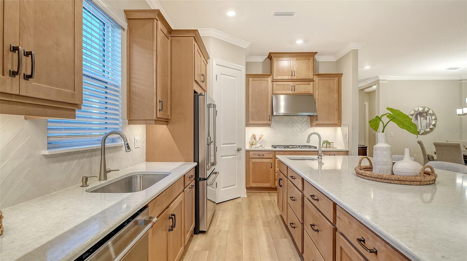 Image 17 of 90 For 16423 Isola Place