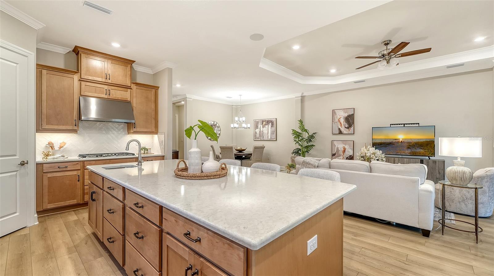 Image 18 of 90 For 16423 Isola Place
