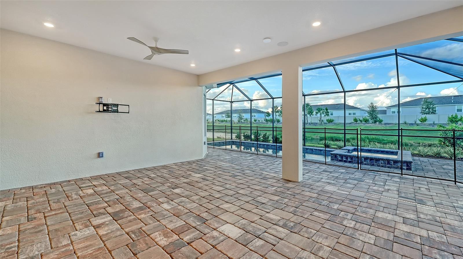 Image 26 of 90 For 16423 Isola Place