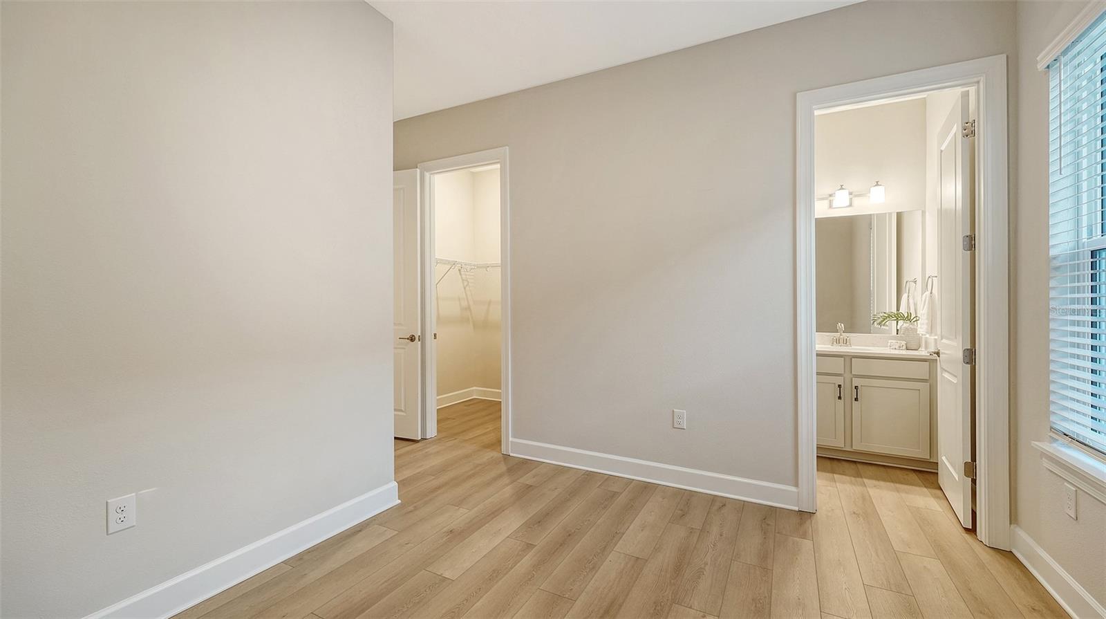 Image 37 of 90 For 16423 Isola Place