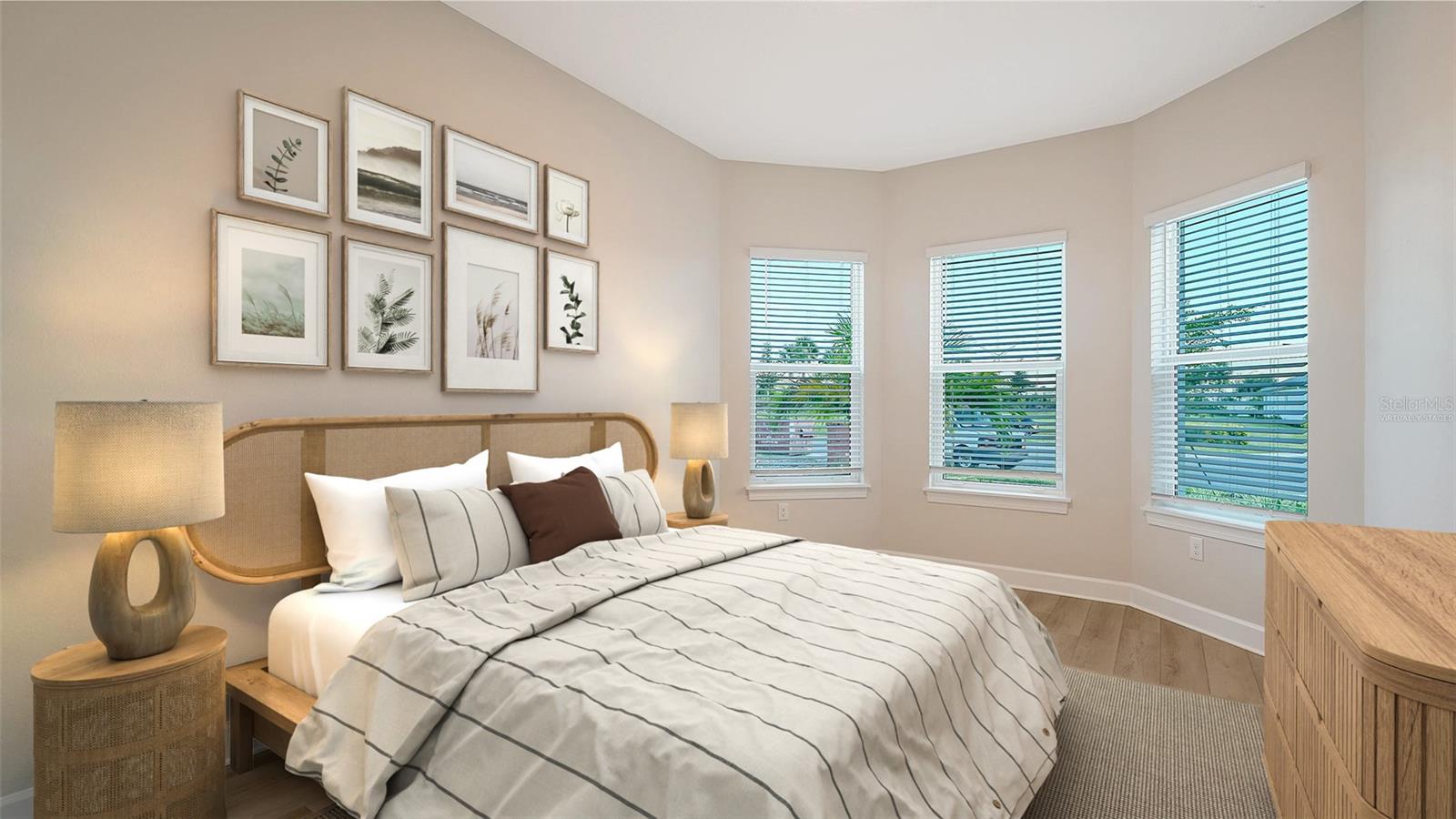 Image 41 of 90 For 16423 Isola Place