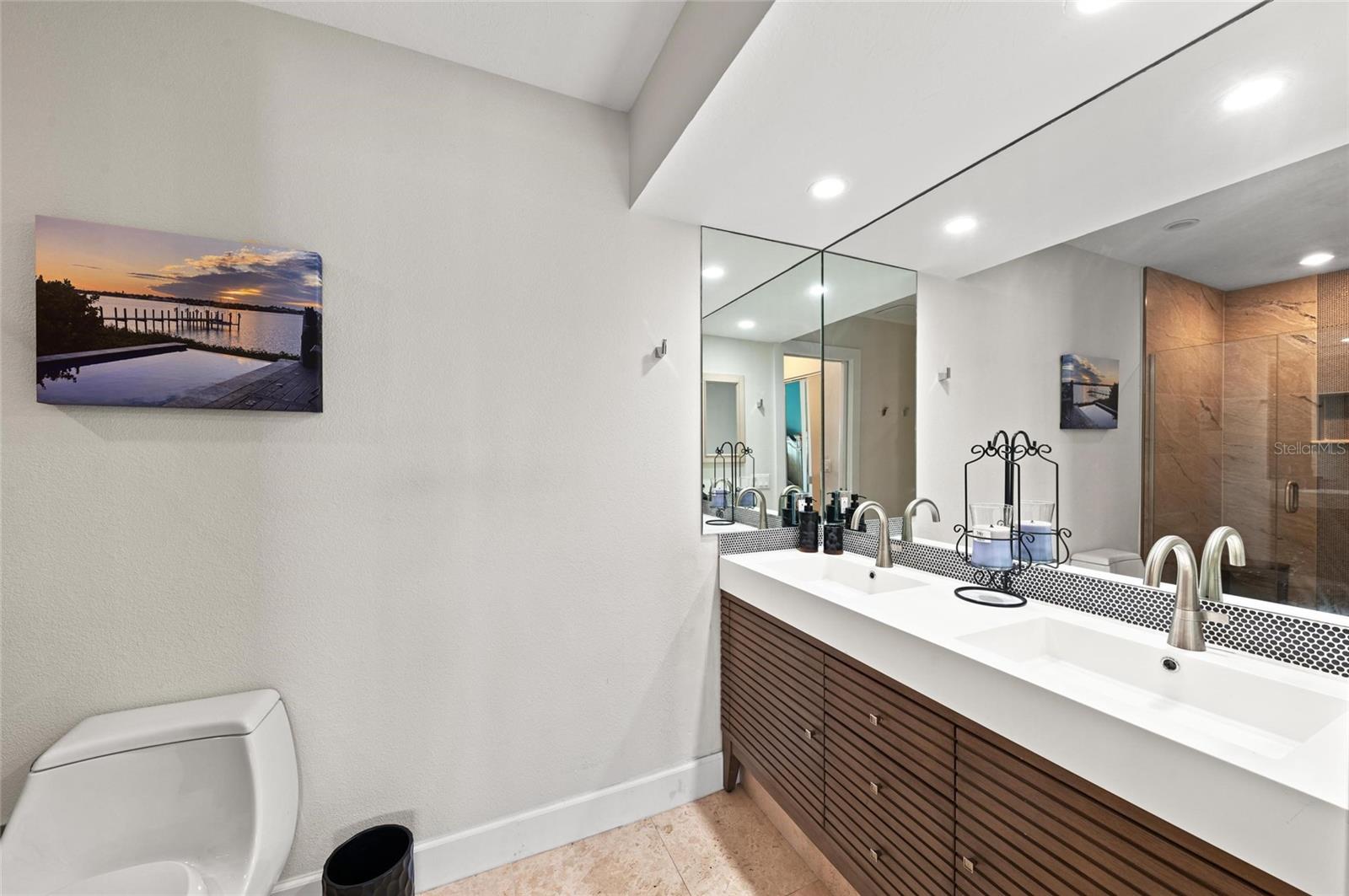 Image 27 of 87 For 140 Casey Key Road