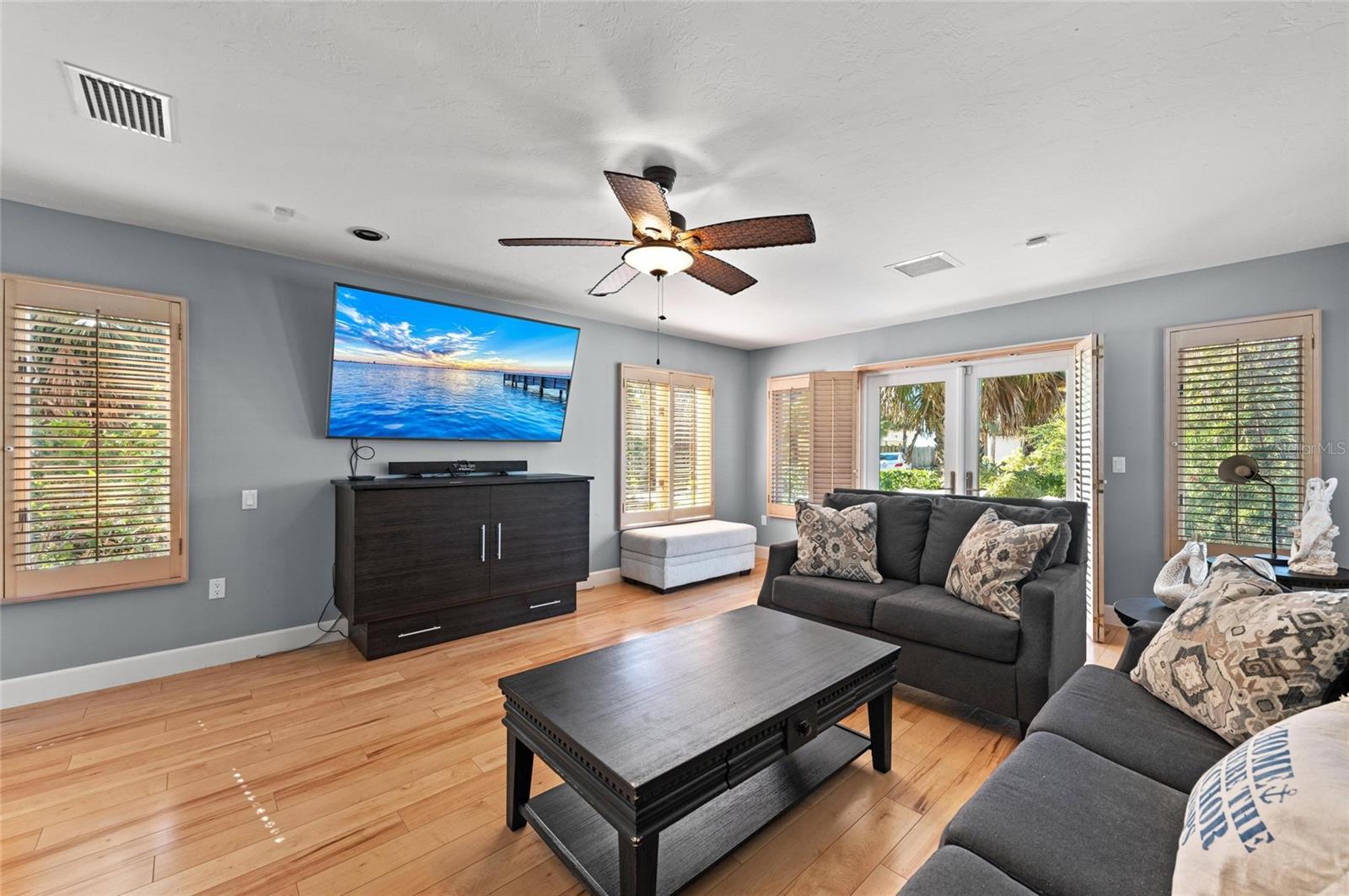 Image 39 of 87 For 140 Casey Key Road