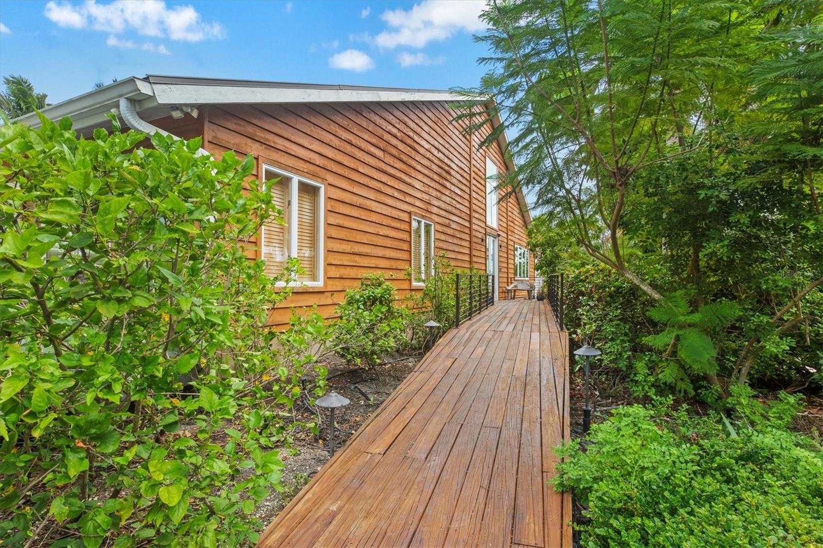 Image 52 of 87 For 140 Casey Key Road