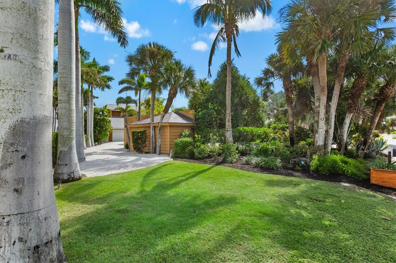 Image 81 of 87 For 140 Casey Key Road