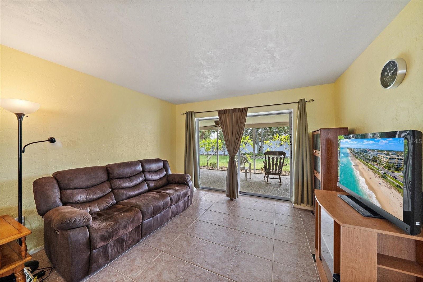 Image 17 of 26 For 7403 14th Avenue W
