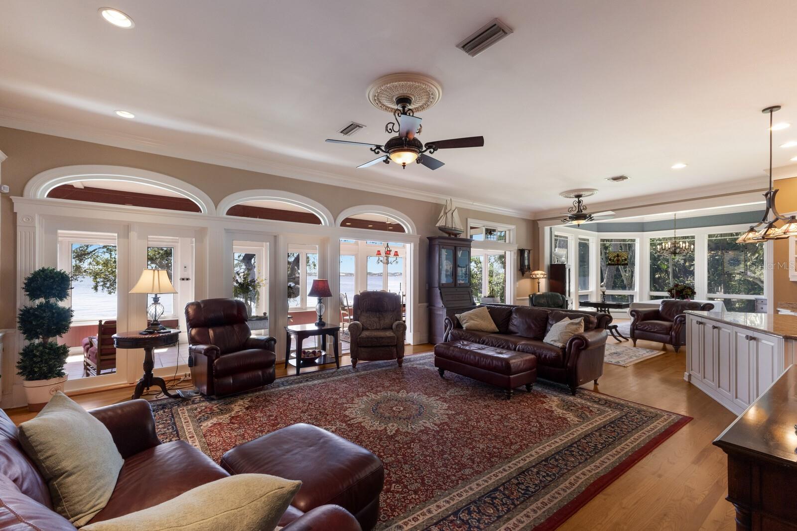 Image 11 of 65 For 702 32nd Avenue W