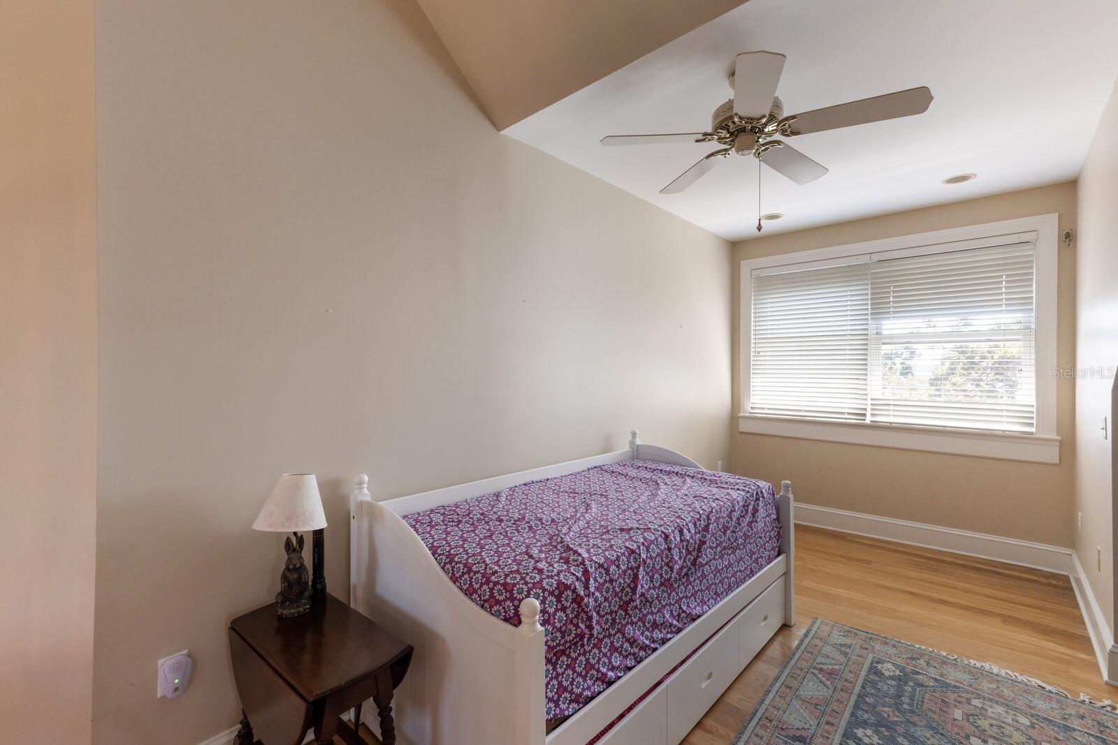 Image 26 of 65 For 702 32nd Avenue W