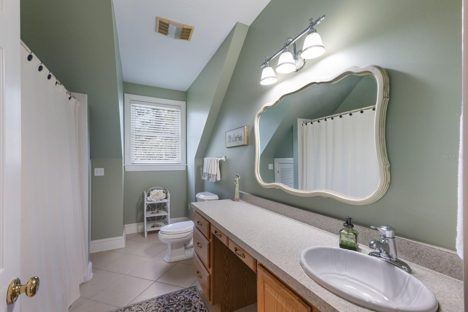 Image 28 of 65 For 702 32nd Avenue W