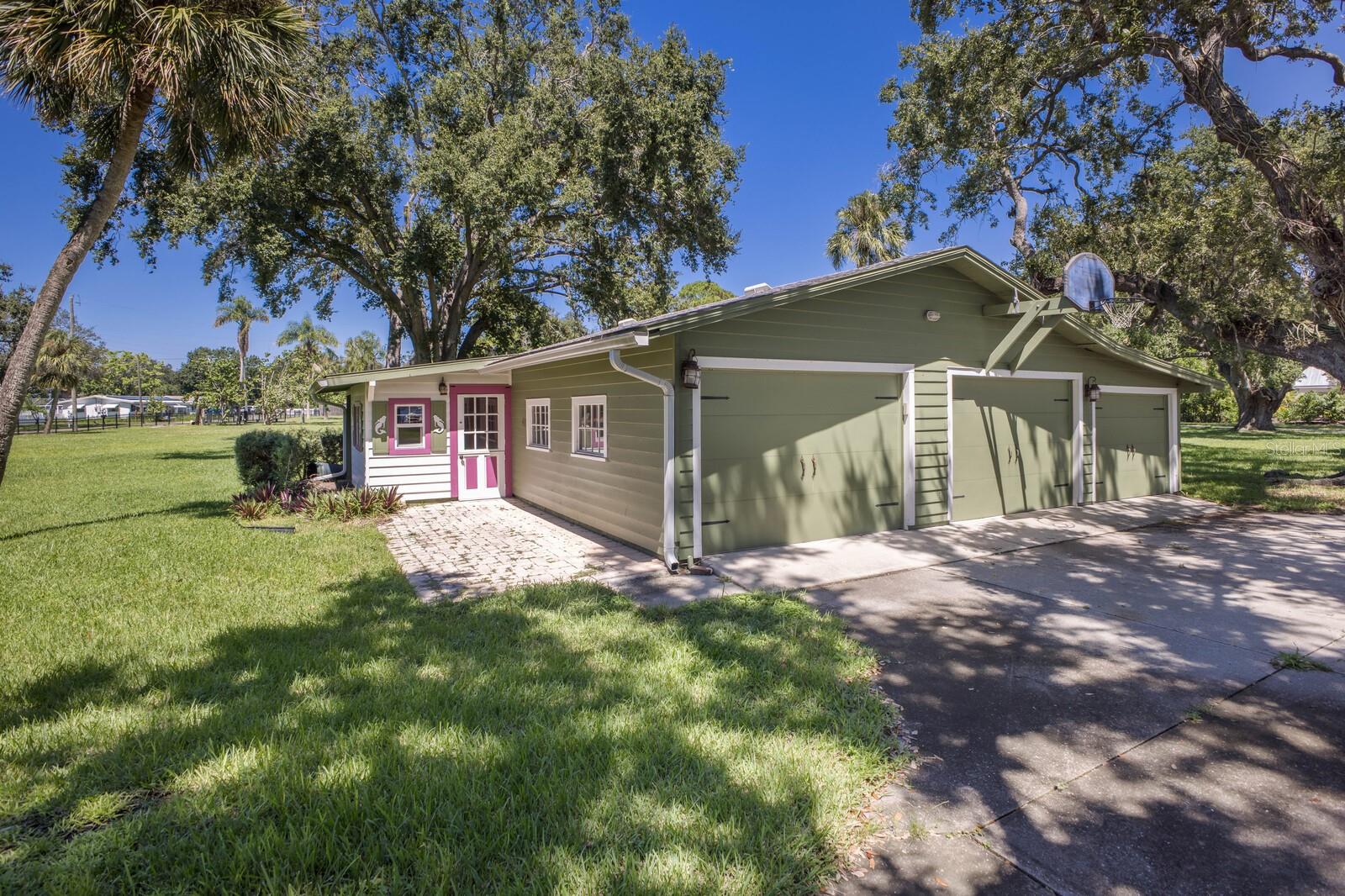 Image 47 of 65 For 702 32nd Avenue W